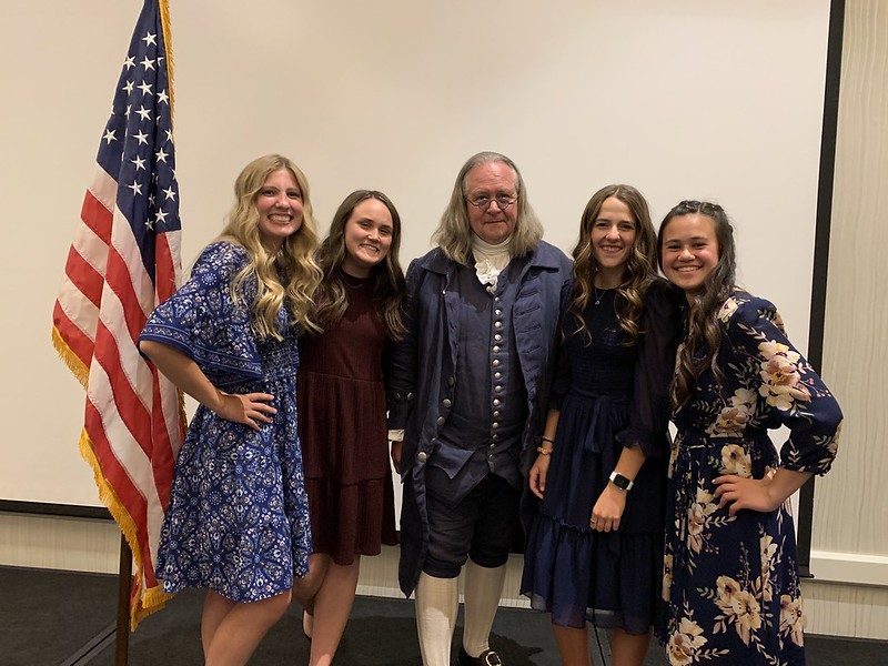 Students pose with actor-historian Ben Franklin during History Encounters experience